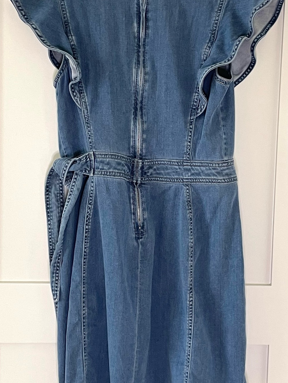 White House Black Market Blue Denim Wrap Dress in great condition - Picture 3 of 8